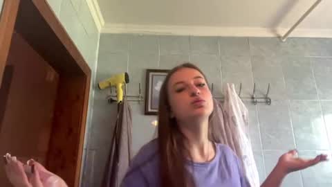 Ciri online show from June 18, 12:10 pm