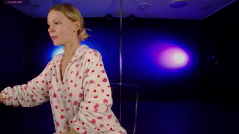 Bubble  gum  online show from November 17, 9:48 pm