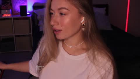 B U N N Y online show from December 30, 3:47 am