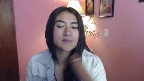 bunnyEmilyR0s33 online show from January 8, 6:23 pm