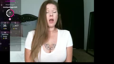 calistarayne online show from August 3, 8:25 pm