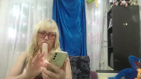 CamDiva1 online show from October 4, 2:43 pm