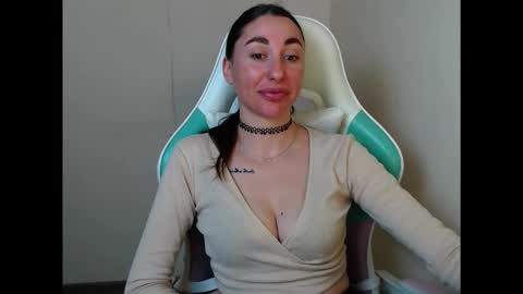 cammila horn online show from April 25, 6:05 am