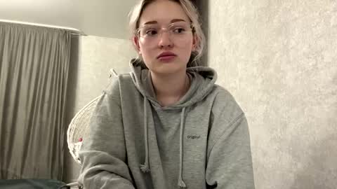 candelariahile online show from February 12, 2:19 pm