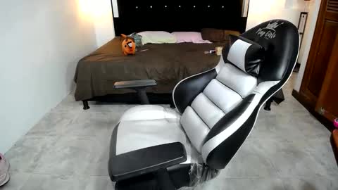 candy online show from January 28, 11:50 pm