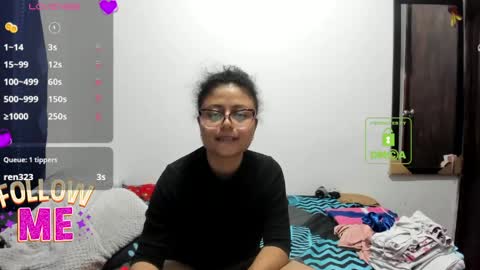 candy_val online show from April 18, 6:27 am