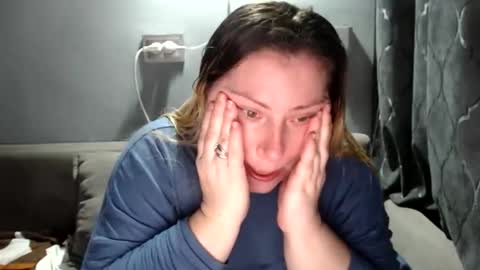 Laura online show from December 20, 9:30 pm