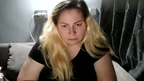 Laura online show from September 15, 7:10 pm