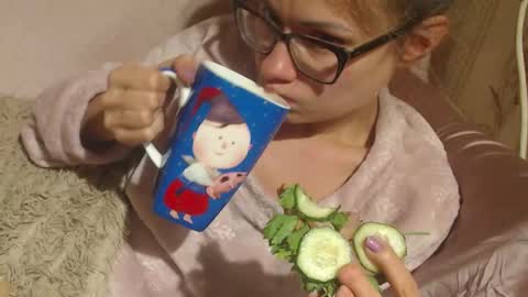 say meow and send tip  online show from October 20, 8:56 pm