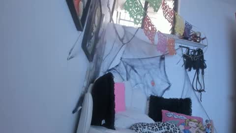 candytyler_ online show from October 12, 4:09 pm