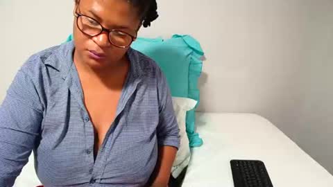 candyyumsaerolaxx online show from June 18, 7:54 am