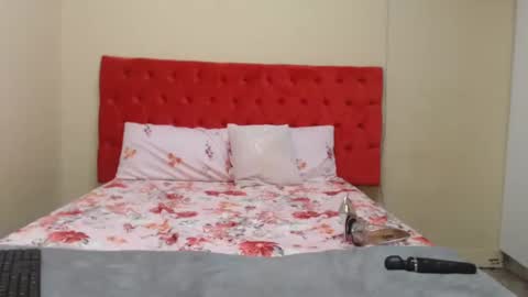 fifi online show from December 4, 10:19 pm