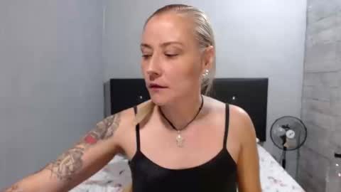 Caro milf  online show from September 27, 1:02 am