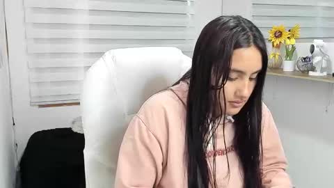 caroline_rodriguez_9 online show from April 4, 12:15 pm