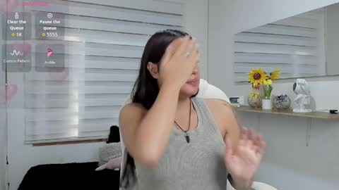 caroline_rodriguez_9 online show from April 13, 6:52 pm