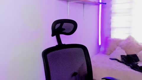 caroline_rodriguez_9 online show from November 4, 7:19 pm