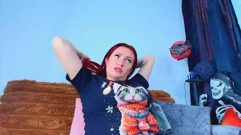 Carolinhe  online show from November 3, 5:50 pm