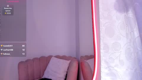 carolinna_ online show from September 29, 1:27 pm