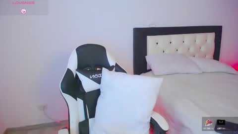 CarolinneFiotti online show from October 15, 1:57 pm