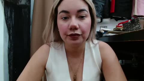 caroo0615 online show from January 8, 12:36 am