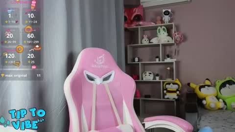 Cassie online show from December 6, 7:11 pm