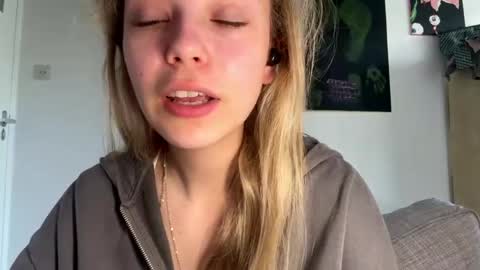 Olivia online show from April 24, 6:16 am