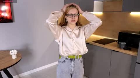 Katiee online show from April 29, 7:33 am