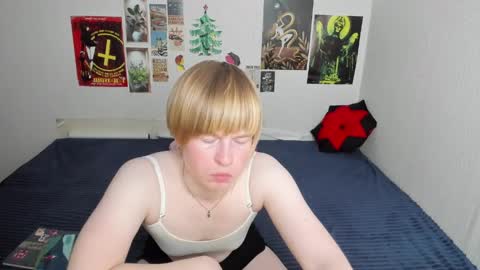 cattie_w_ online show from June 3, 1:18 am