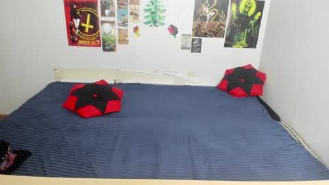 cattie_w_ online show from April 18, 1:41 am