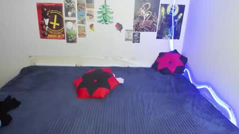 cattie_w_ online show from February 20, 1:59 am