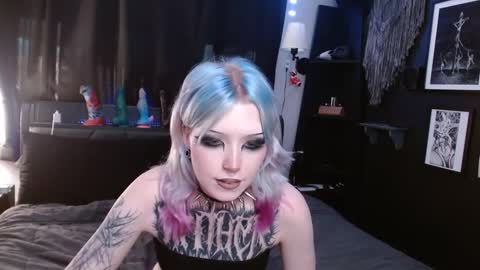 Averi online show from January 15, 11:19 pm