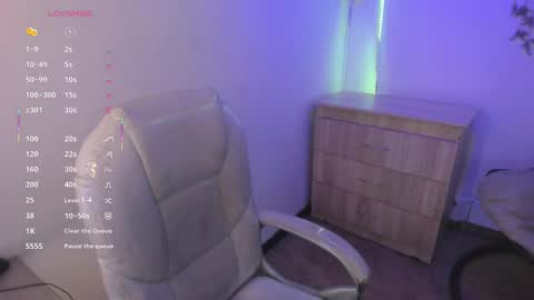 Chantall online show from November 29, 5:44 am