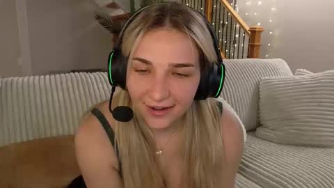 char  online show from February 25, 1:26 am