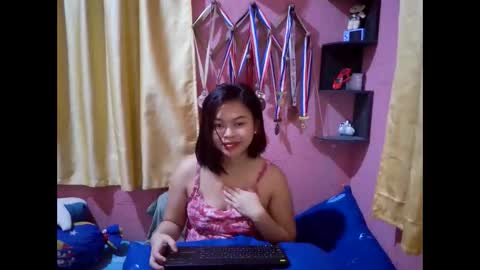 Sweetieeche online show from April 10, 6:58 pm