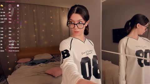 Yumi online show from March 2, 8:15 pm