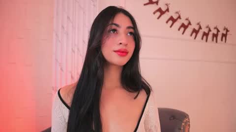 Lauren Rus online show from December 19, 12:30 pm