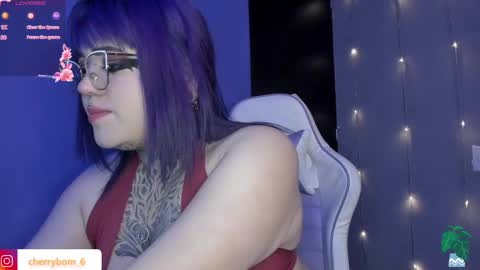  dayis independent model  online show from February 16, 7:59 am