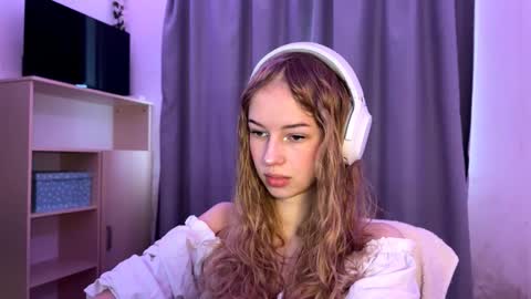 Evie online show from October 21, 10:19 am