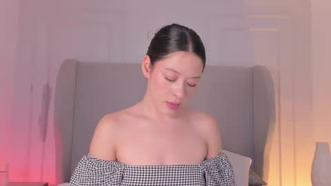 Chloe online show from October 25, 1:08 pm