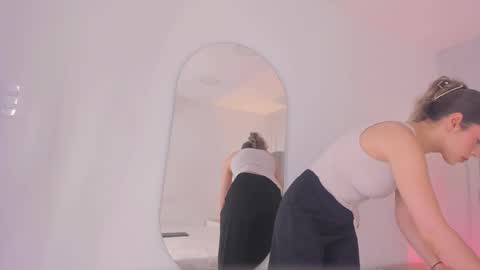 Chloe online show from November 9, 1:18 pm