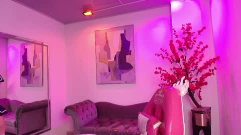 Chloe online show from April 12, 11:24 am