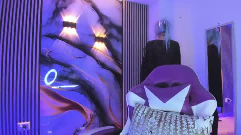 chloe_jacksonn online show from June 6, 8:48 pm