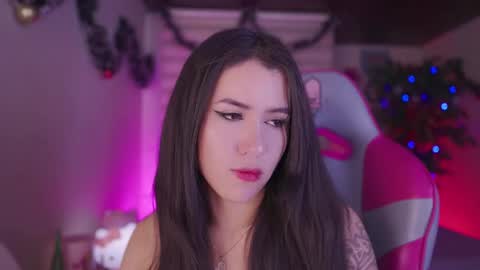 CLOE  online show from December 19, 9:29 pm