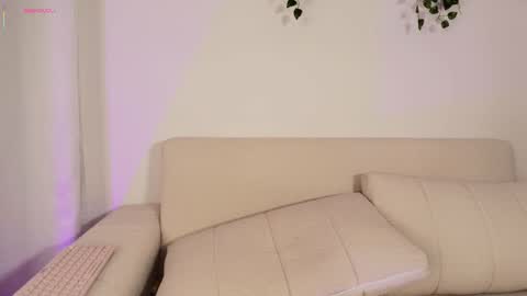 chloe online show from November 12, 5:05 am