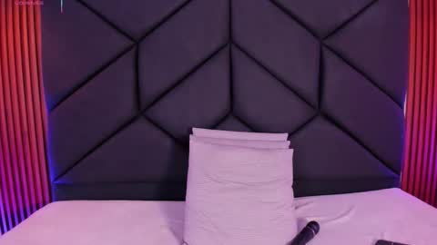 chloe online show from September 10, 1:44 pm