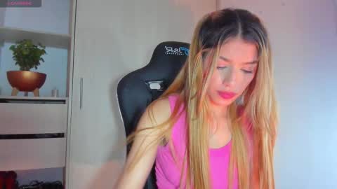 Chloe Miller  online show from November 16, 4:14 am