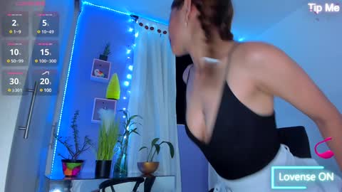 Chloe Miller  online show from December 18, 2:42 am