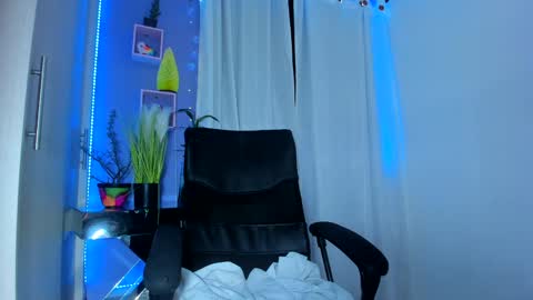 Chloe Miller  online show from December 19, 5:29 am