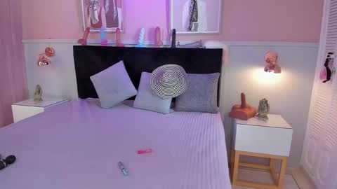   online show from September 19, 8:08 pm