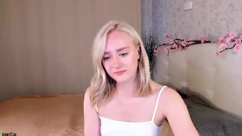 Chloe Deccker online show from June 22, 3:25 am